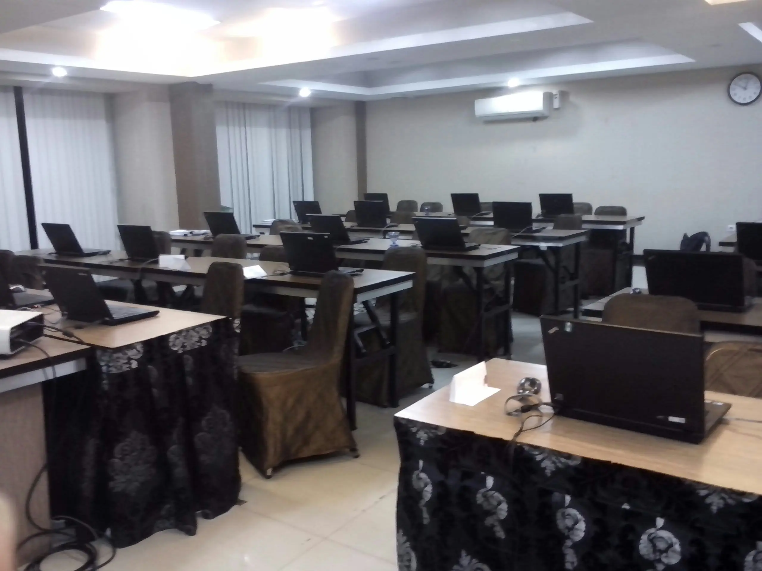 sewa laptop bogor, sewa laptop, sewa komputer, sewa proyektor, sewa tv